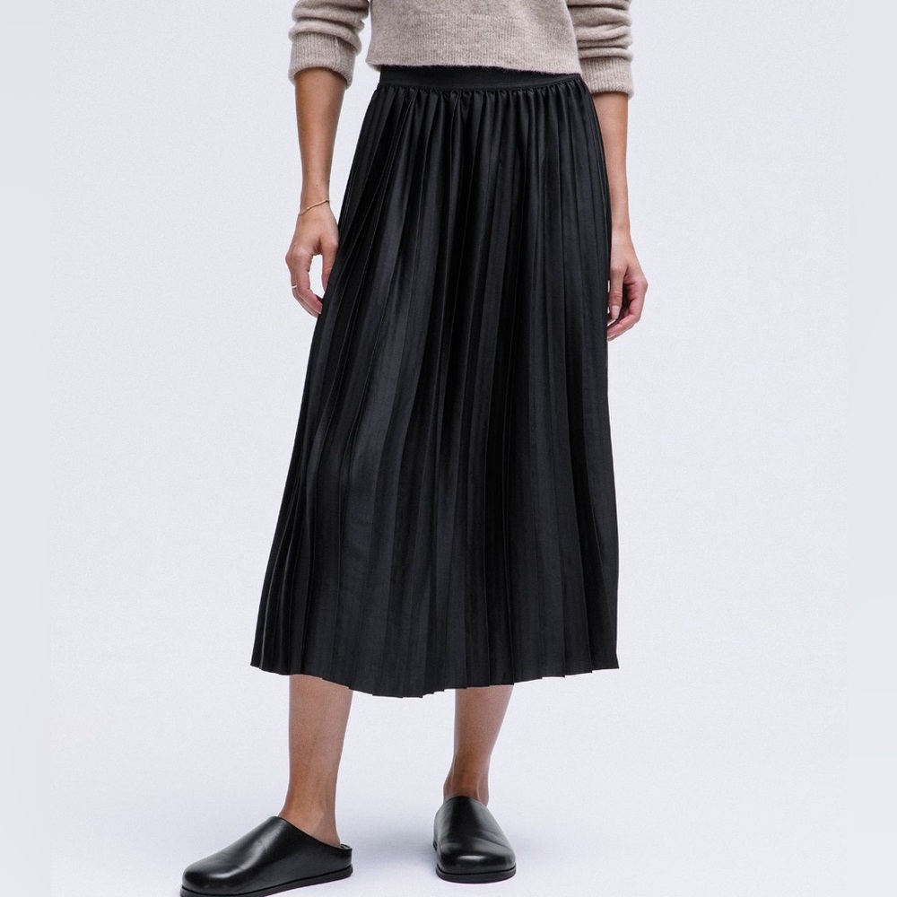 NWT Lululemon Stain Pleated Midi Skirt